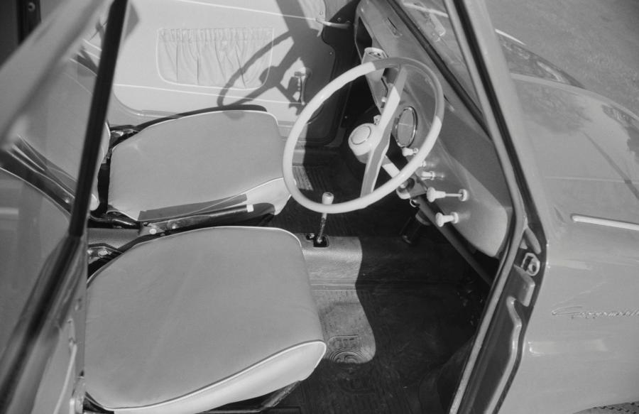 Интерьер Goggomobil T 300 1955 года  (UK) (фото 2 из 5)